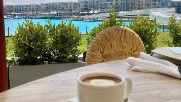 Apartment | Outdoor dining