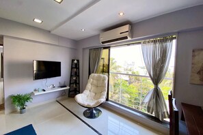 Smart TV - 2 BHK Condo Balcony Sea View Bandra (Mumbai)