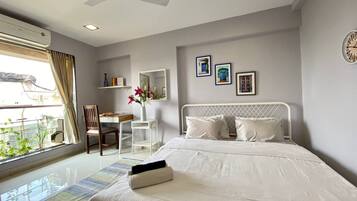 2 bedrooms, desk, iron/ironing board, WiFi
