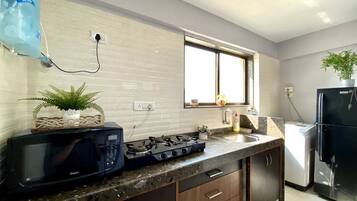 Micro-ondes, four, plaque de cuisson