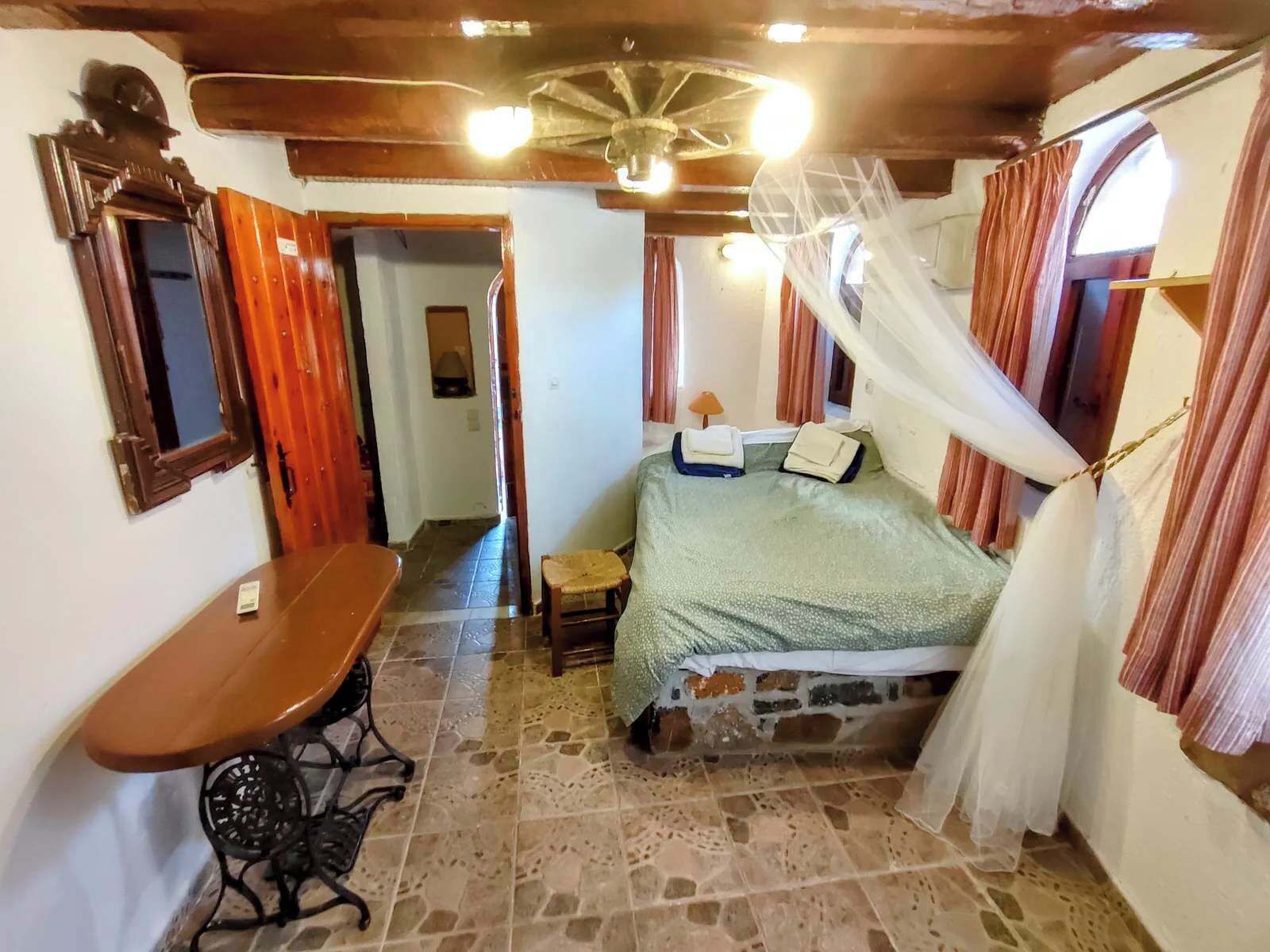 3 bedrooms, in-room safe, iron/ironing board, free WiFi