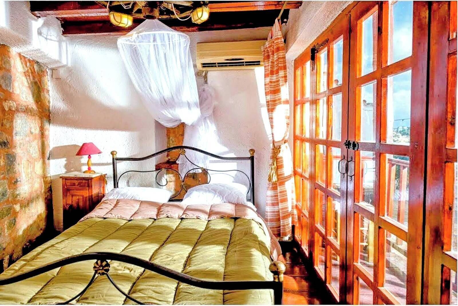 3 kamar tidur, brankas, setrika/meja setrika, dan Wi-Fi gratis