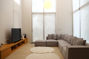 Smart TV - Modern Villa Luxpride by Apart Homes (Thalang District)