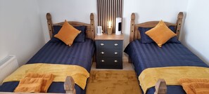 Apartment | 2 bedrooms, iron/ironing board, free WiFi, bed sheets - The Hideaway ll /enclosed Garden/quiet/central (Southport)