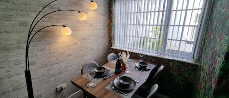 Apartment | Dining