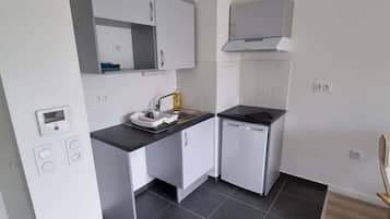 Fridge, microwave, dishwasher, coffee/tea maker