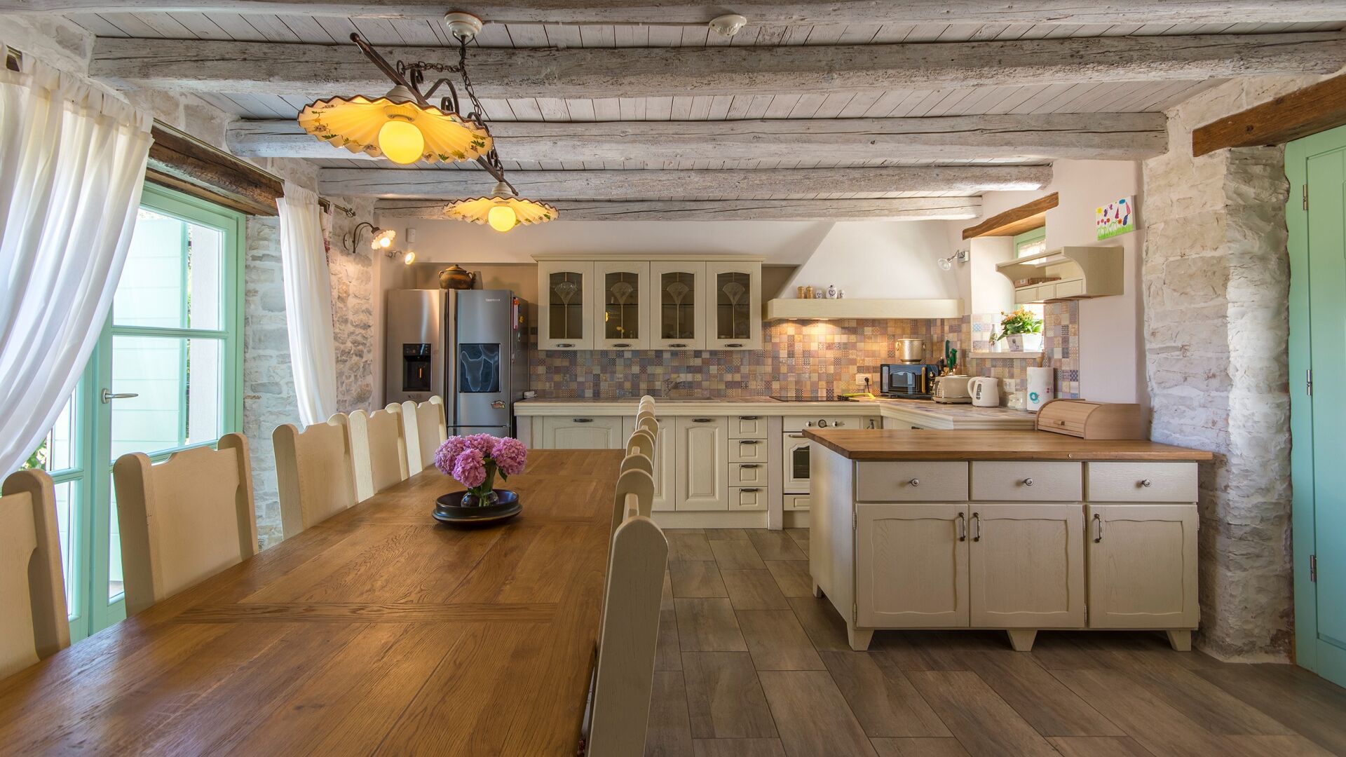 Réfrigérateur, micro-ondes, four, lave-vaisselle