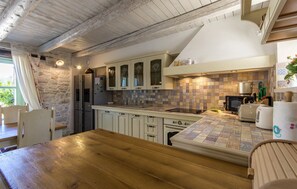 Kühlschrank, Mikrowelle, Ofen, Geschirrspüler