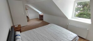 3 bedrooms, iron/ironing board, travel cot, WiFi - Proche Bord de Mer, Charmante Maison de Ville Rénovée Avec Terrasse et Jardin (Saint-Nazaire)