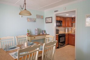 Dining - 2 Bedrooms with beach views and in walking distance to Seacrets! (Ocean City)
