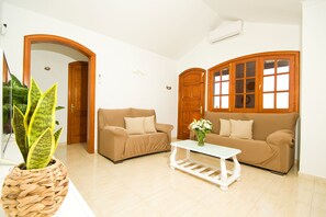 Living area - Villa el Golfo - By AZ Rentals (Tías)