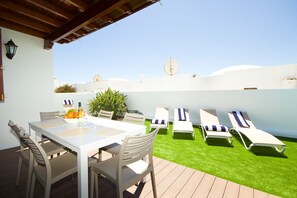 Outdoor dining - Villa el Golfo - By AZ Rentals (Tías)