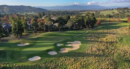 Yarra Valley Serenity House in Golf Course Resort