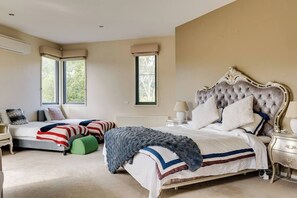 6 habitaciones, tabla de planchar con plancha, cuna de viaje y wifi 