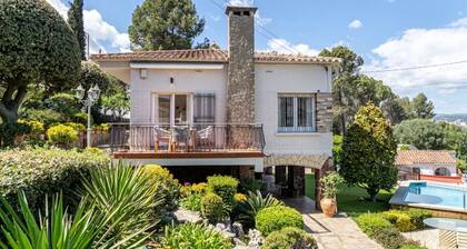Renovated villa, pool, barbecue, and just 15 minutes from Barcelona.