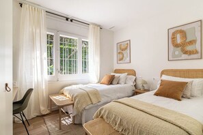 3 bedrooms, bed sheets