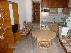 Fridge, microwave, oven