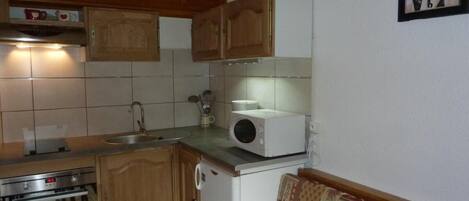 Køleskab, mikrobølgeovn, ovn