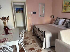 1 bedroom, iron/ironing board, WiFi, bed sheets - 1 Bedroom Apartment in Milazzo (Milazzo)