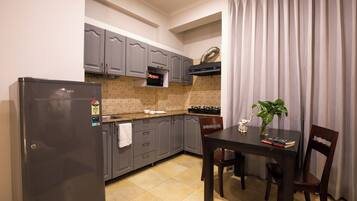 Estudio estándar | Cocina privada | Frigorífico, microondas, placa de cocina y tostadora