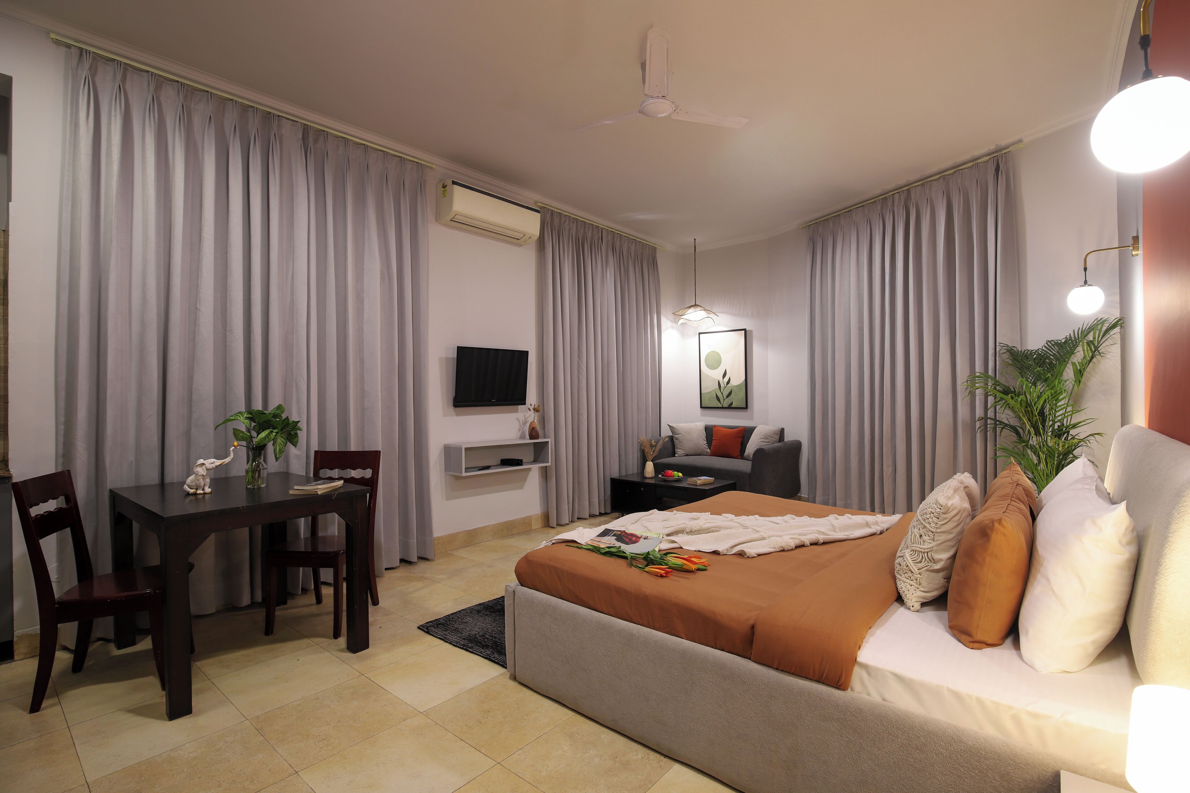 Standard Studio | Hypo-allergenic bedding, desk, blackout drapes, soundproofing