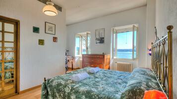 3 camere, postazione laptop, Wi-Fi gratuito, lenzuola