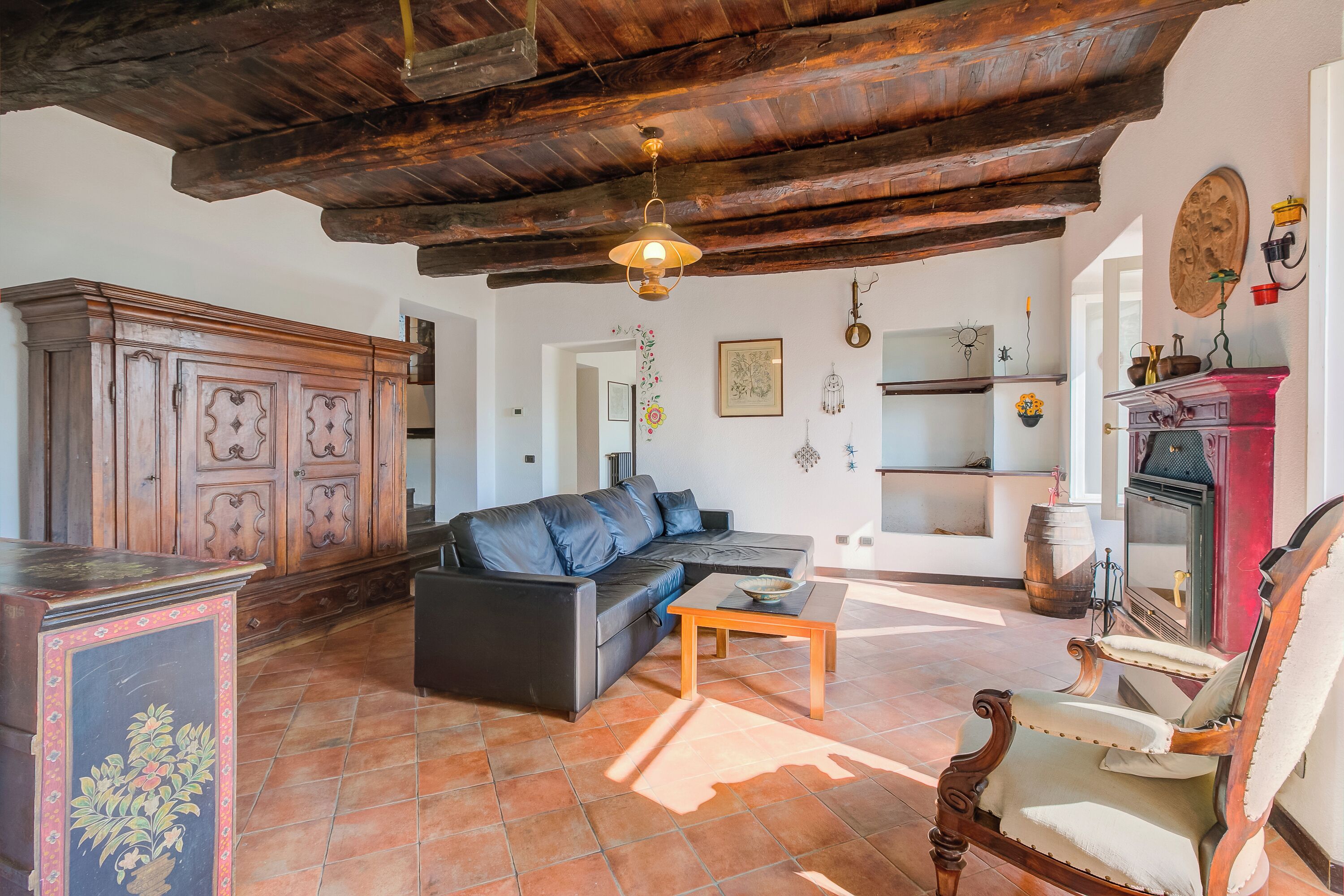 Familienhaus, Mehrere Schlafzimmer, 2 Bäder, Seeseite (Appartamento Sole Lake View) | Wohnbereich | 21-Zoll-Flachbildfernseher mit Kabelempfang, Fernseher