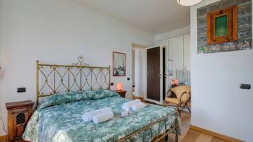 3 camere, postazione laptop, Wi-Fi gratuito, lenzuola