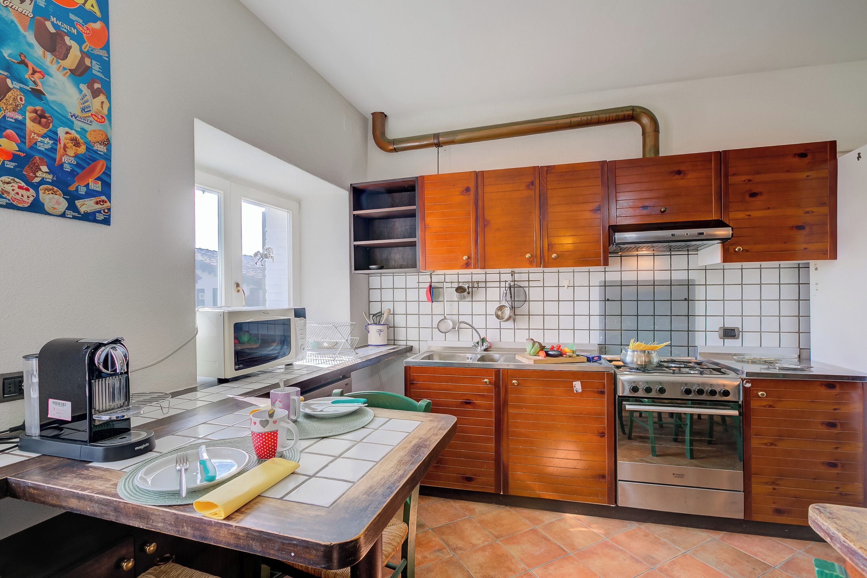 Rumah Keluarga, beberapa kamar, 2 kamar mandi, tepi danau (Appartamento Sole Lake View) | Dapur pribadi | Lemari es, microwave, oven, dan kompor