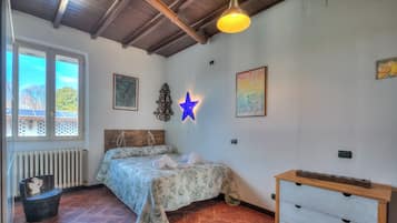 Rumah Keluarga, beberapa kamar, 2 kamar mandi, tepi danau (Appartamento Sole Lake View) | 3 kamar tidur, ruang kerja ramah laptop, Wi-Fi gratis, dan seprai linen