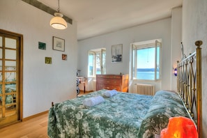 Family House, Multiple Bedrooms, 2 Bathrooms, Lakeside (Appartamento Sole Lake View) | 3 bedrooms, laptop workspace, free WiFi, bed sheets - Appartamento Sole Lake View (Sesto Calende)