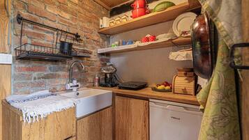Chalet familiar, 1 habitación, junto a la montaña (Tiny House For Two) | Cocina privada | Refrigerador, parrilla de estufa y tetera eléctrica