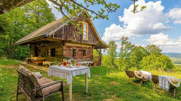 Family Chalet, Multiple Bedrooms, Mountainside (Tiny House For Two) | Outdoor dining