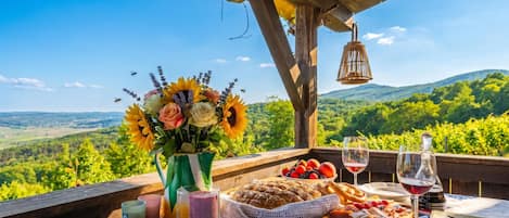 Family Chalet, Multiple Bedrooms, Mountainside (Tiny House For Two) | Outdoor dining