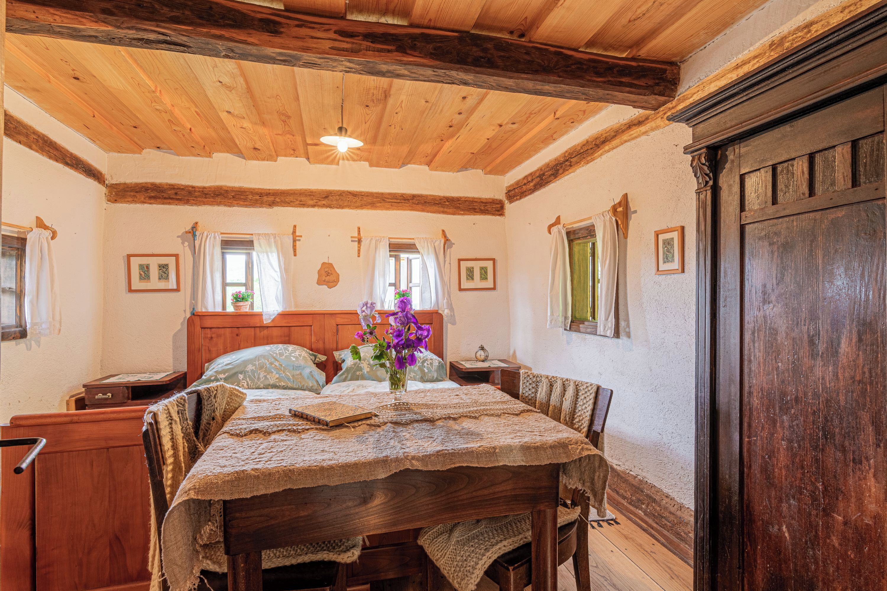 Nhà gỗ dành cho gia đình, nhiều phòng ngủ, cạnh núi (Tiny House For Two) | 1 phòng ngủ, bộ trải giường 