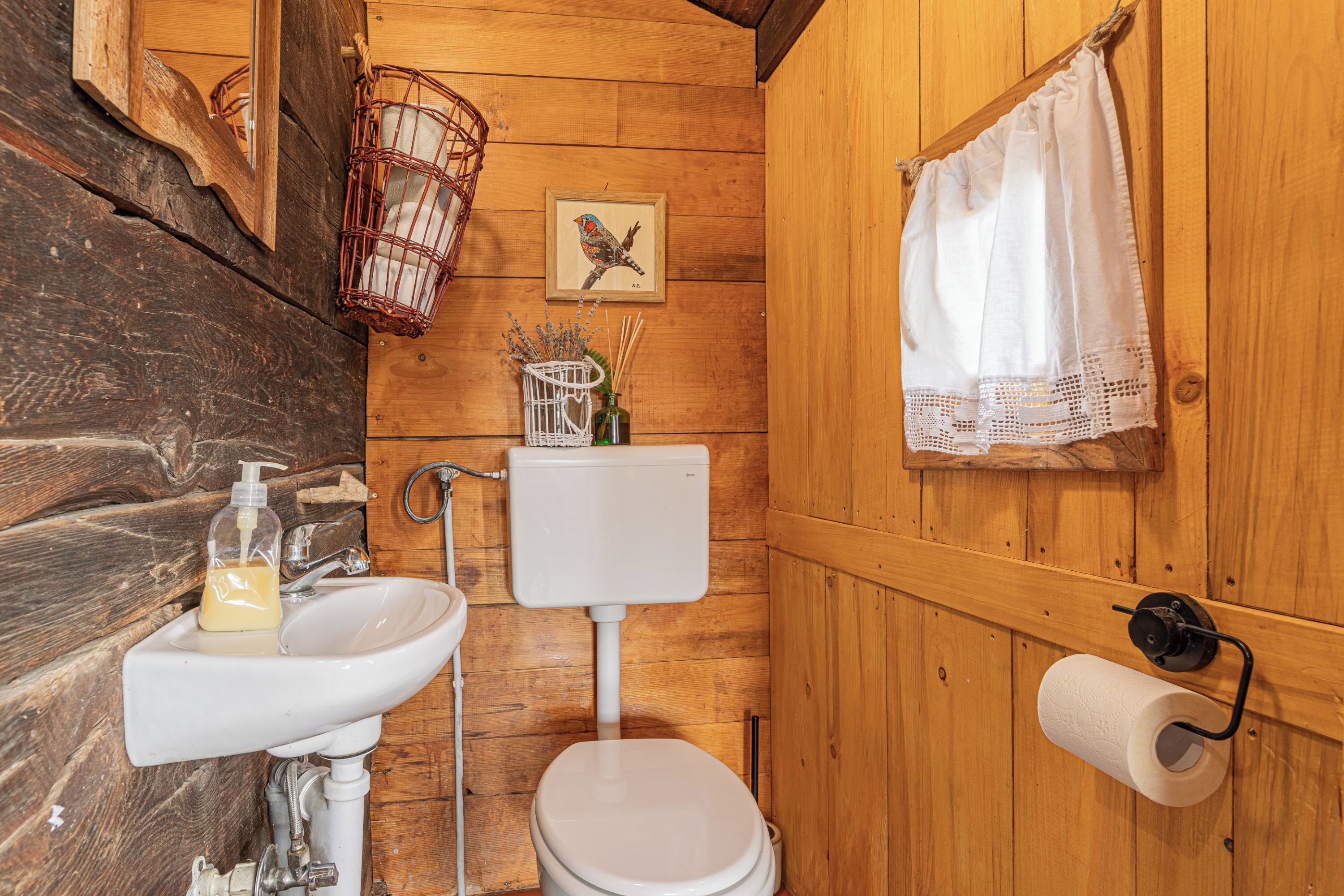 Family Chalet, Multiple Bedrooms, Mountainside (Tiny House For Two) | Bathroom | Shower, towels, soap, shampoo