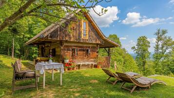 Nhà gỗ dành cho gia đình, nhiều phòng ngủ, cạnh núi (Tiny House For Two) | Khu ẩm thực ngoài trời