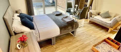 Studio | Iron/ironing board, free WiFi, bed sheets