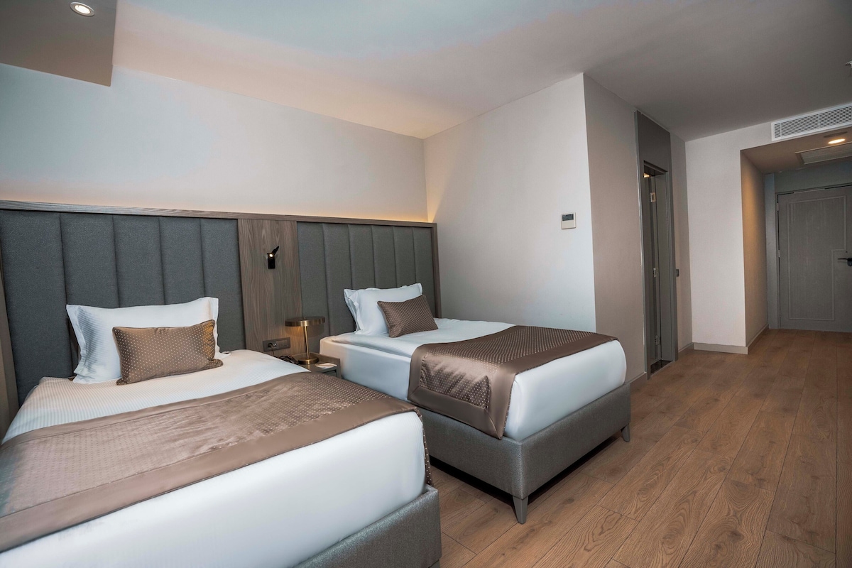 Premium bedding, minibar, in-room safe, desk