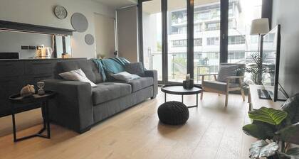 Cosy 1 bedroom apartment at Kingston foreshore- pet friendly