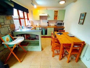 Chalet | Private kitchen | Fridge, microwave, oven, stovetop