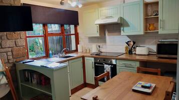 Chalet | Dapur pribadi | Lemari es, microwave, oven, dan kompor