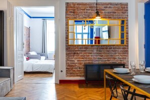 Design appartement, 3 slaapkamers, niet-roken, balkon | Woonruimte | Een flatscreentelevisie