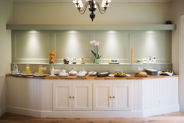 Free daily cooked-to-order breakfast