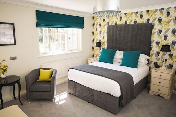 Deluxe tweepersoonskamer, niet-roken, privébadkamer | Een kluis op de kamer, individueel gedecoreerd, individueel gemeubileerd