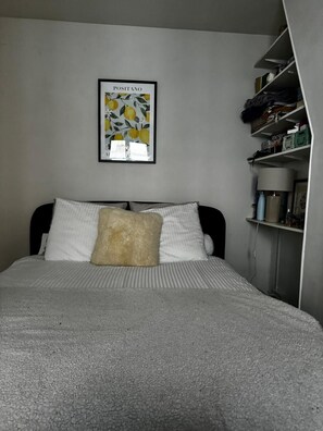 1 bedroom, iron/ironing board, WiFi, bed sheets - La Suite des Batignolles (Paris)