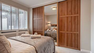 4 bedrooms, iron/ironing board, travel cot, free WiFi
