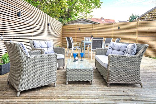 Oakwood Smart & Spacious Bungalow in Christchurch Sleeps 8