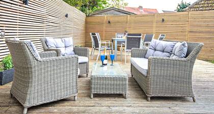 Oakwood Smart & Spacious Bungalow in Christchurch Sleeps 8