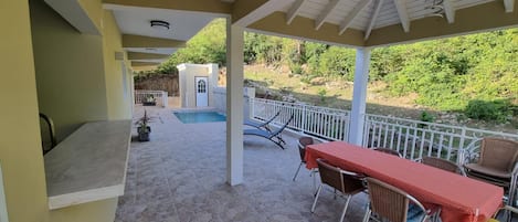 Apartment | Outdoor dining